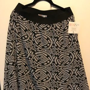 BNWT LuLaRoe Lola Skirt
